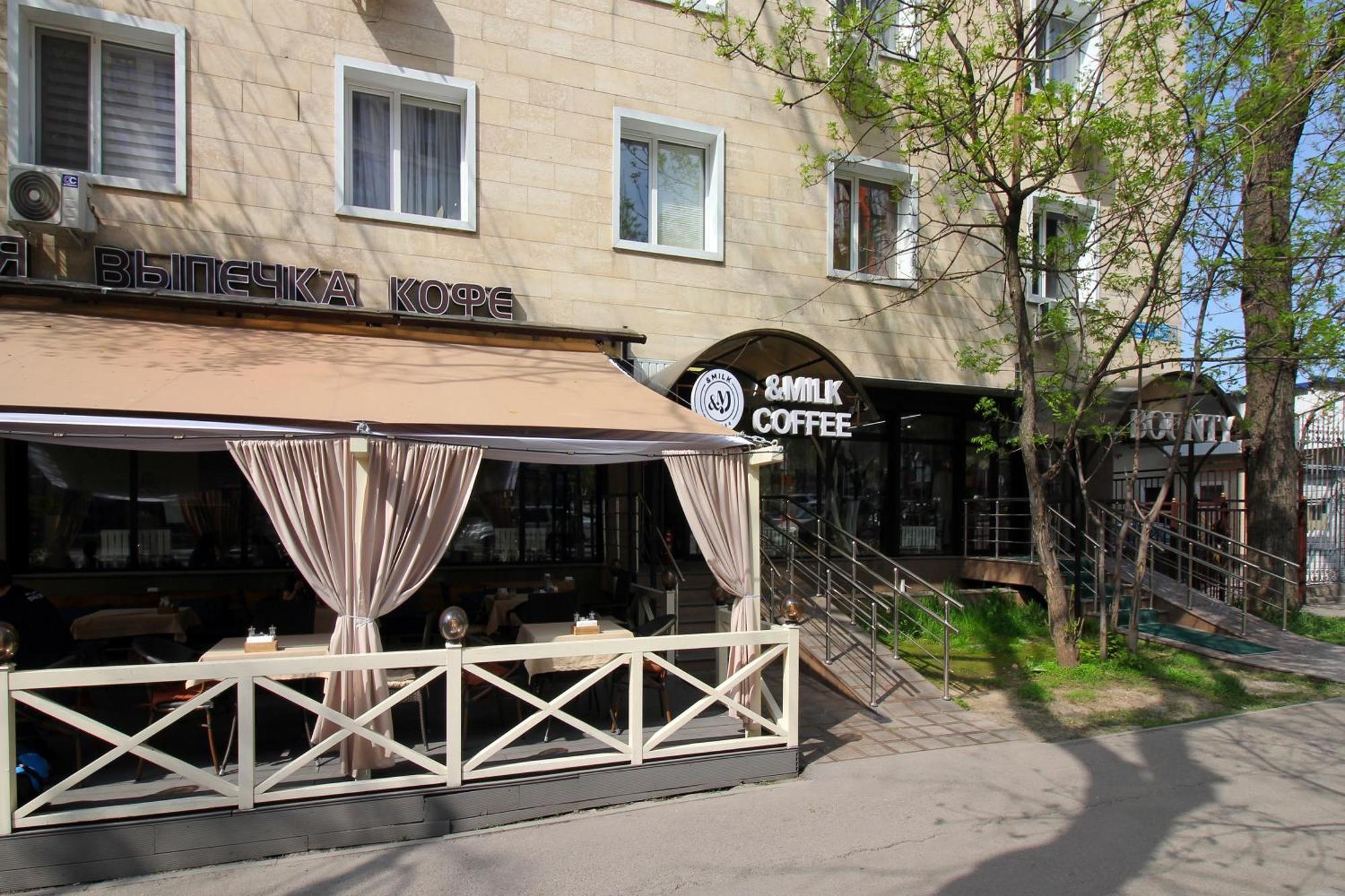 Almaty Cozy Apart Hotel Exterior photo